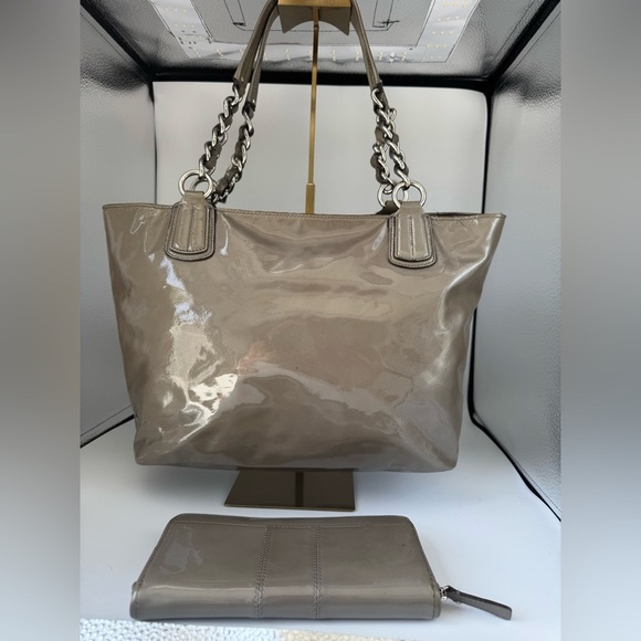 Coach 18770 Chelsea East West Shimmer Patent Leather Shoulder/Tote Bag + Wallet - Picture 2 of 15